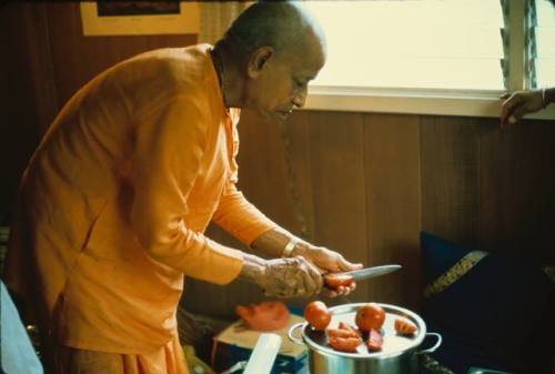 Srila Prabhupada cooking