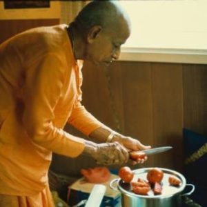 Srila-Prabhupada-cooking